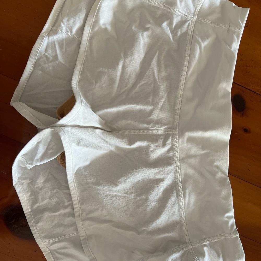 Lulu lemon speed up short 2.5